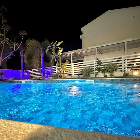 Βίλα Dream Tropicana - *