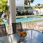 Dream Tropicana - *